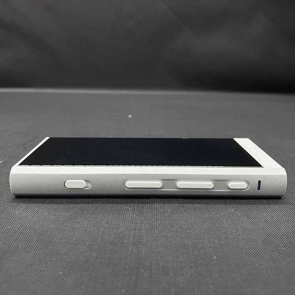 【中古】M300 - Silver【秋葉原】