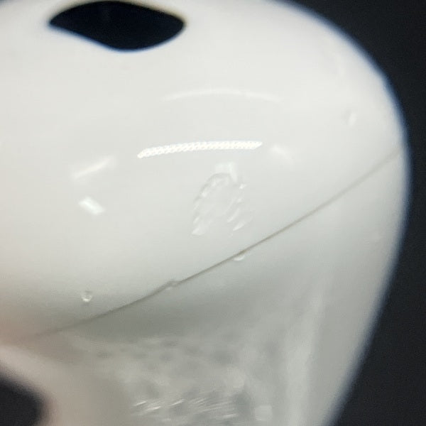 【中古】MagSafe充電ケース(USB-C)付きAirPods Pro(第2世代) MTJV3JA【秋葉原】