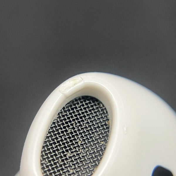 Apple 【中古】AirPods 4 MXP93J/A（アクティブノイズキャンセ