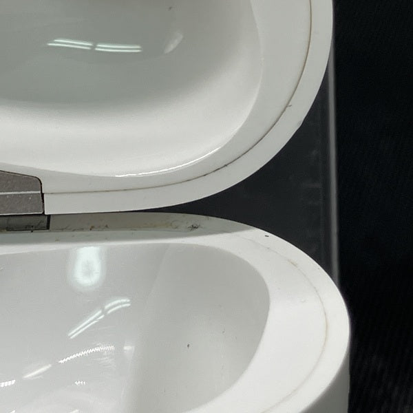 【中古】AirPods Pro (第2世代) 充電ケース (Lightning)【秋葉原】