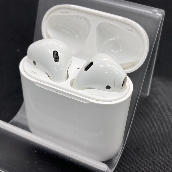 【中古】AirPods with Charging Case MV7N2J/A【秋葉原】