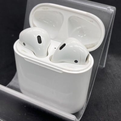 【中古】AirPods with Charging Case MV7N2J/A【秋葉原】