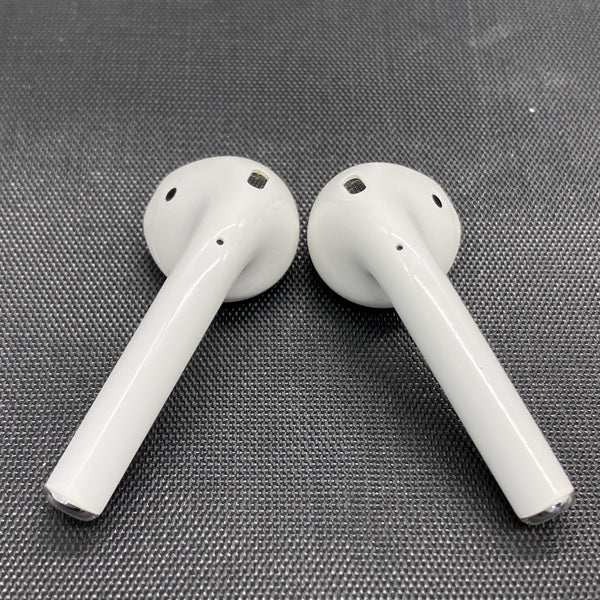【中古】AirPods with Charging Case MV7N2J/A【秋葉原】