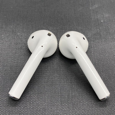 【中古】AirPods with Charging Case MV7N2J/A【秋葉原】