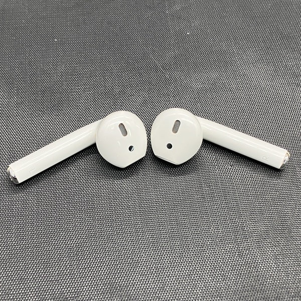 【中古】AirPods with Charging Case MV7N2J/A【秋葉原】