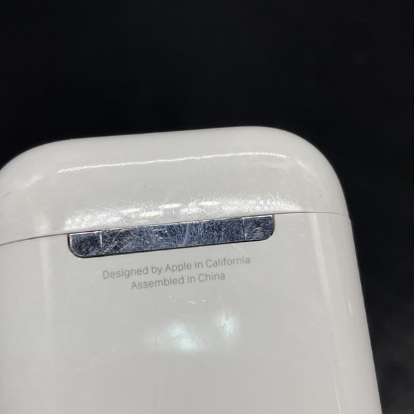 【中古】AirPods with Charging Case MV7N2J/A【秋葉原】