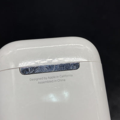 【中古】AirPods with Charging Case MV7N2J/A【秋葉原】