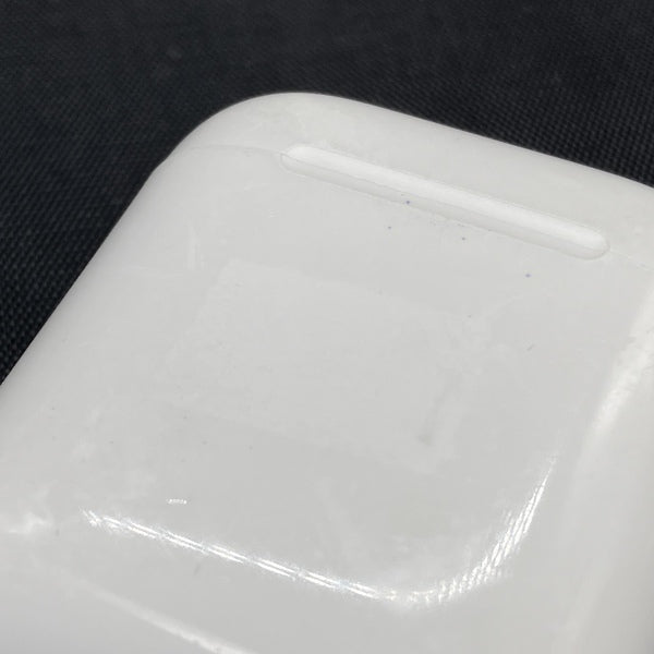 【中古】AirPods with Charging Case MV7N2J/A【秋葉原】