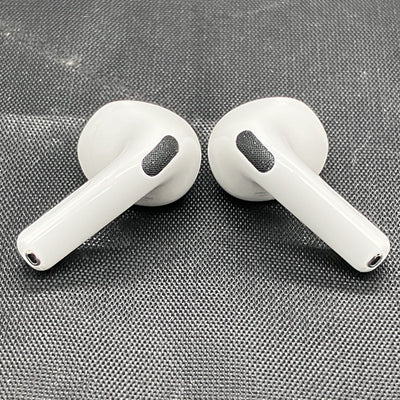 【中古】AirPods 4 MXP93J/A（アクティブノイズキャンセリング搭載）【秋葉原】