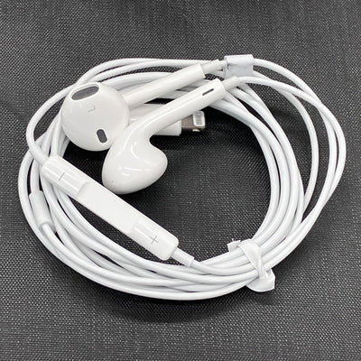 【中古】EarPods with Lightning Connector【秋葉原】