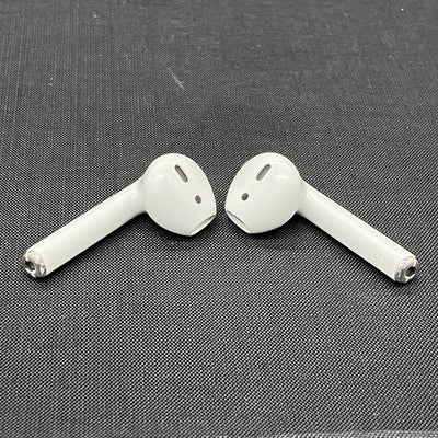 【中古】AirPods with Wireless Charging Case  MRXJ2J-A【秋葉原】