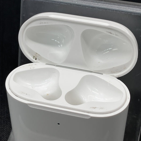 【中古】AirPods with Wireless Charging Case  MRXJ2J-A【秋葉原】