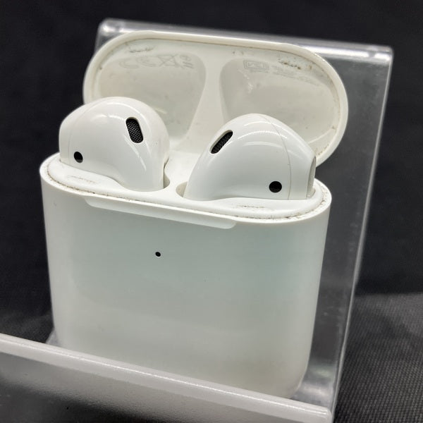 【中古】AirPods with Wireless Charging Case  MRXJ2J-A【秋葉原】