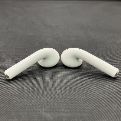 【中古】AirPods with Wireless Charging Case  MRXJ2J-A【秋葉原】