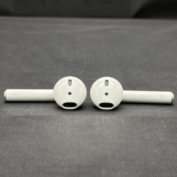 【中古】AirPods with Wireless Charging Case  MRXJ2J-A【秋葉原】