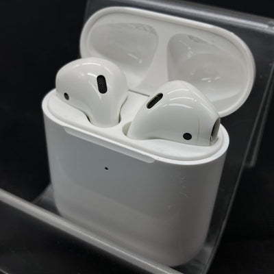 【中古】AirPods with Wireless Charging Case  MRXJ2J-A【秋葉原】