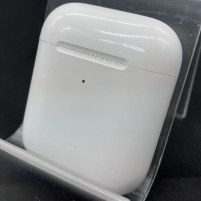 【中古】AirPods with Wireless Charging Case  MRXJ2J-A【秋葉原】