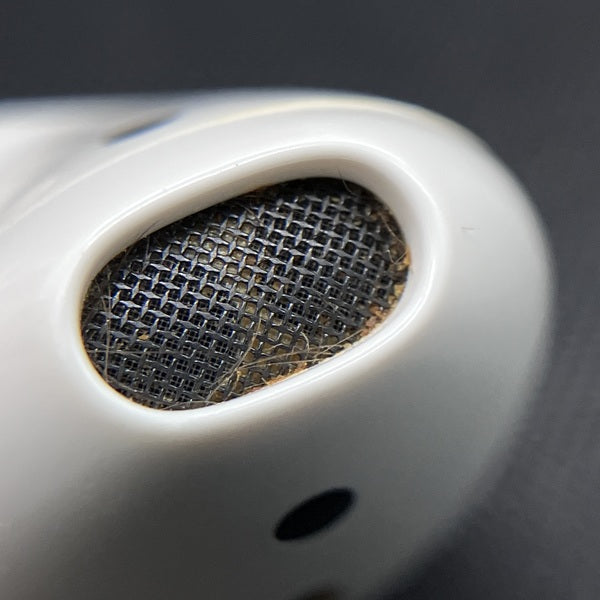 【中古】AirPods with Wireless Charging Case  MRXJ2J-A【秋葉原】