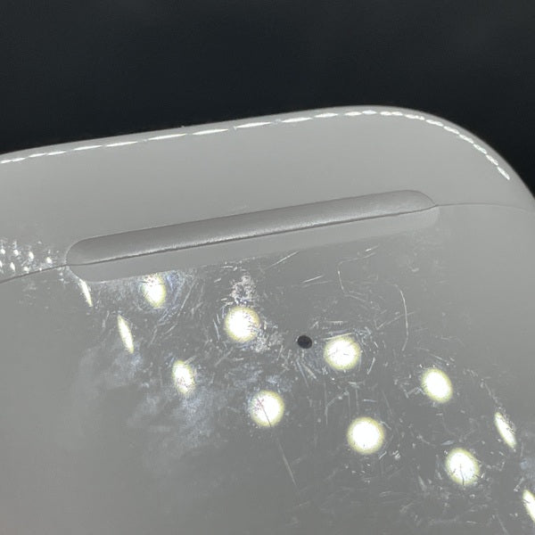 【中古】AirPods with Wireless Charging Case  MRXJ2J-A【秋葉原】