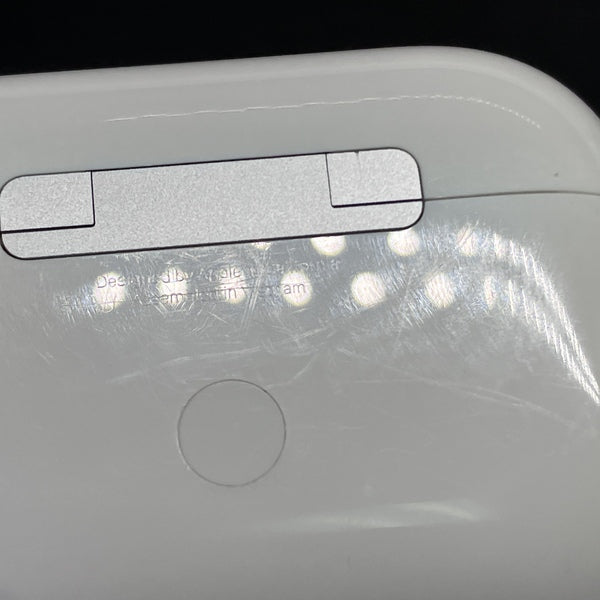 【中古】MagSafe充電ケース(USB-C)付きAirPods Pro(第2世代) MTJV3JA【秋葉原】