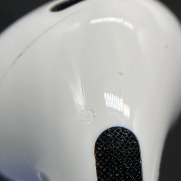 【中古】MagSafe充電ケース(USB-C)付きAirPods Pro(第2世代) MTJV3JA【秋葉原】