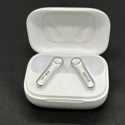 【中古】Air Pro 4 - White【秋葉原】