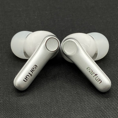 【中古】Air Pro 4 - White【秋葉原】