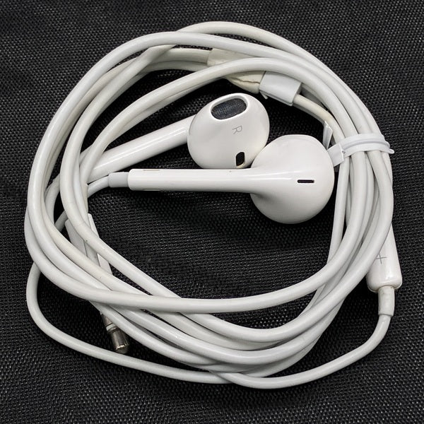 【中古】Apple EarPods with Remote and Mic【秋葉原】