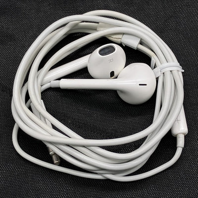 【中古】Apple EarPods with Remote and Mic【秋葉原】