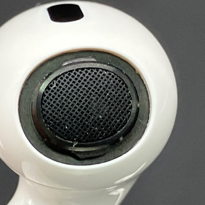 【中古】MagSafe充電ケース(USB-C)付きAirPods Pro(第2世代) MTJV3JA【秋葉原】