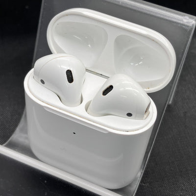 【中古】AirPods with Wireless Charging Case  MRXJ2J-A【秋葉原】