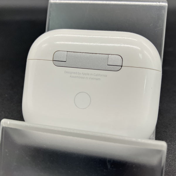 【中古】AirPods Lightning 充電ケース (第3世代)【秋葉原】