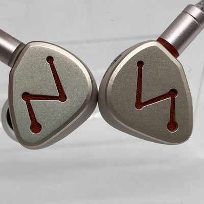 【中古】DZ4【日本橋】