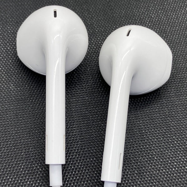 【中古】Apple EarPods with Remote and Mic【秋葉原】