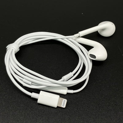 【中古】EarPods with Lightning Connector【秋葉原】