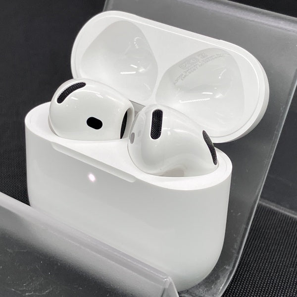 【中古】AirPods 4 MXP93J/A（アクティブノイズキャンセリング搭載）【秋葉原】