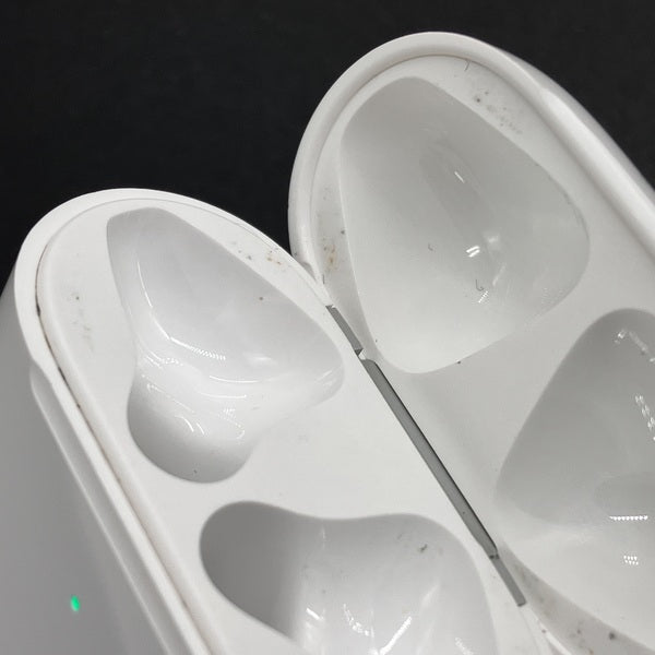 【中古】AirPods with Wireless Charging Case  MRXJ2J-A【秋葉原】