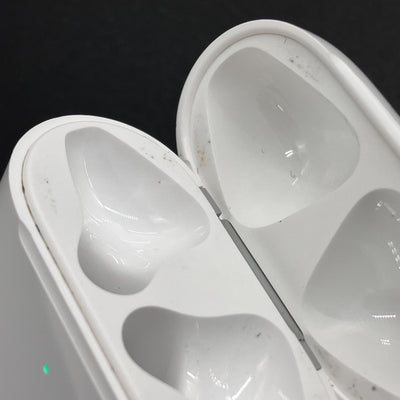 【中古】AirPods with Wireless Charging Case  MRXJ2J-A【秋葉原】