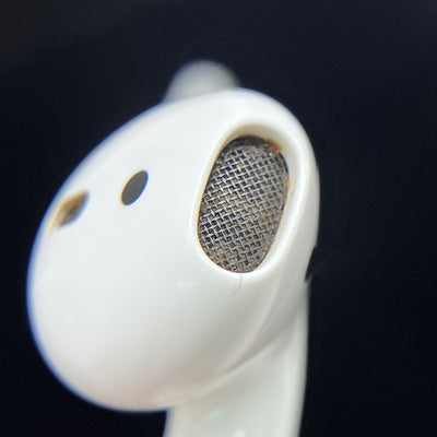 【中古】AirPods with Charging Case MV7N2J/A【秋葉原】