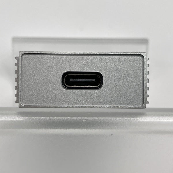 【中古】UA6 Silver【秋葉原】