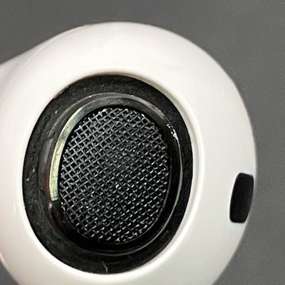 【中古】MagSafe充電ケース(USB-C)付きAirPods Pro(第2世代) MTJV3JA【秋葉原】