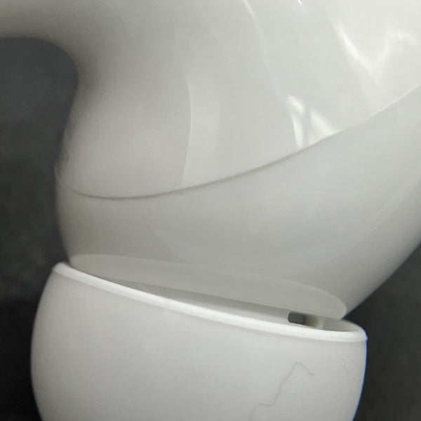 【中古】MagSafe充電ケース(USB-C)付きAirPods Pro(第2世代) MTJV3JA【日本橋】