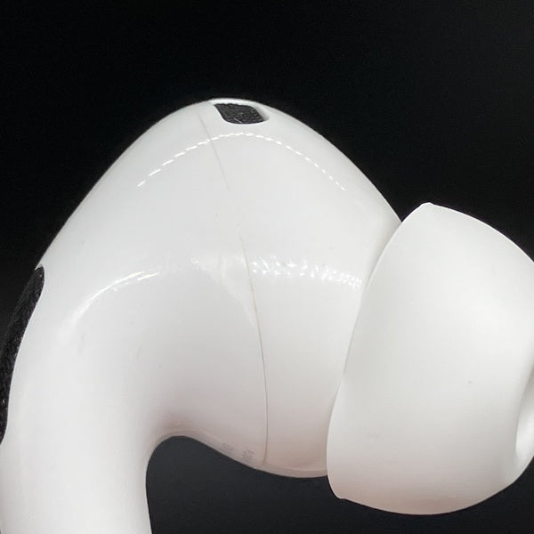 【中古】MagSafe充電ケース(USB-C)付きAirPods Pro(第2世代) MTJV3JA【秋葉原】