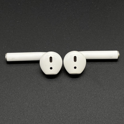 【中古】AirPods with Charging Case MV7N2J/A【日本橋】
