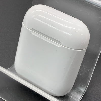【中古】AirPods with Charging Case MV7N2J/A【秋葉原】