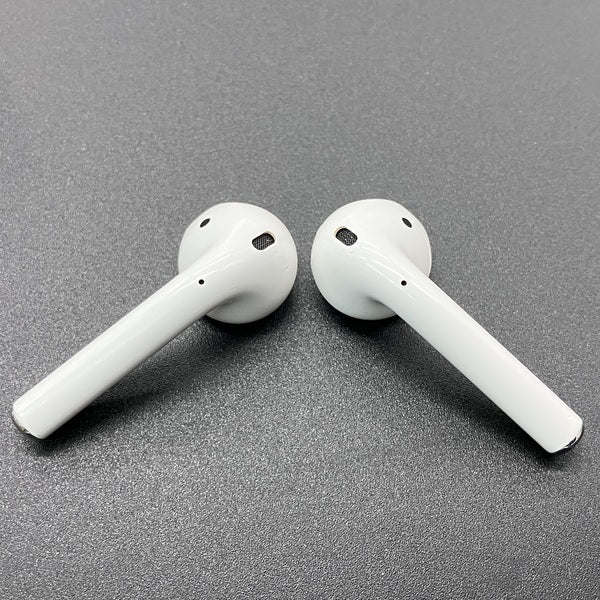 【中古】AirPods with Charging Case MV7N2J/A【秋葉原】