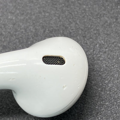 【中古】AirPods with Charging Case MV7N2J/A【秋葉原】