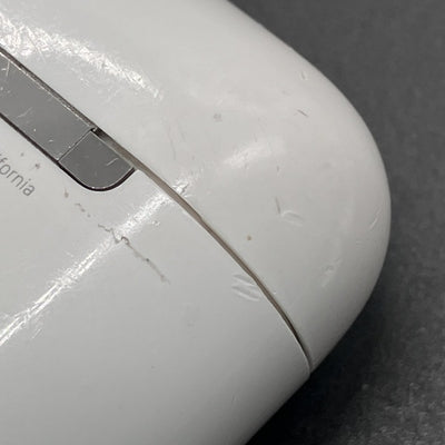 【中古】AirPods with Charging Case MV7N2J/A【秋葉原】