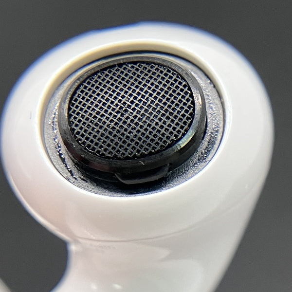 【中古】MagSafe充電ケース(USB-C)付きAirPods Pro(第2世代) MTJV3JA【秋葉原】