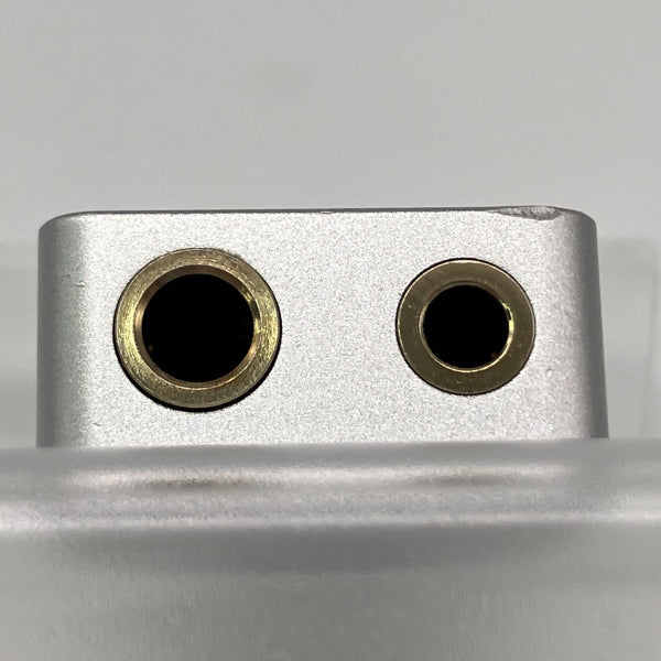 【中古】UA4 シルバー【秋葉原】